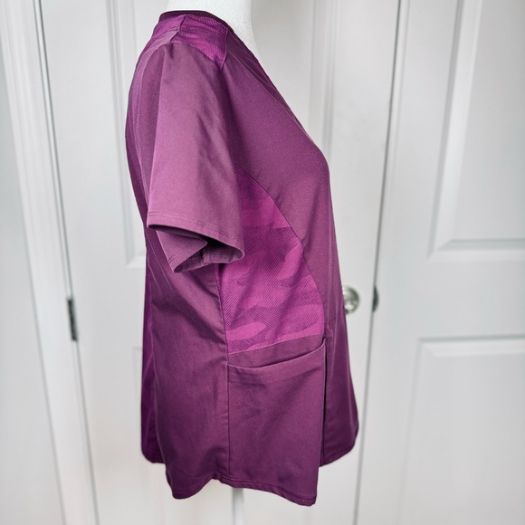 Grey’s Anatomy Scrub Top Women Medium Plum Stretch V-Neck Zipper Pocket Workwear - Picture 2 of 7